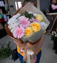 Букет цветов из:  Герберы, Розы и Хризантемы в Кабардинской