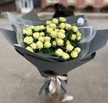 Букет Белые кустовые розы Солинеро в Кабардинской
