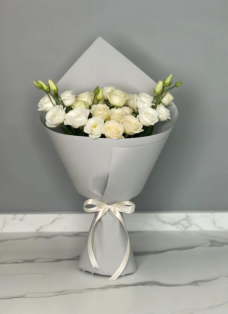 Букет цветов из: Розы и Лизиантусы в Кабардинской