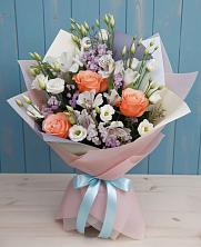 Букет цветов из:  Лизиантусы, Розы, Альстромерии и Гипсофила в Кабардинской