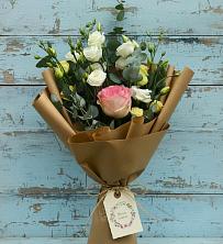Букет цветов из:  Розы и Лизиантусы в Кабардинской