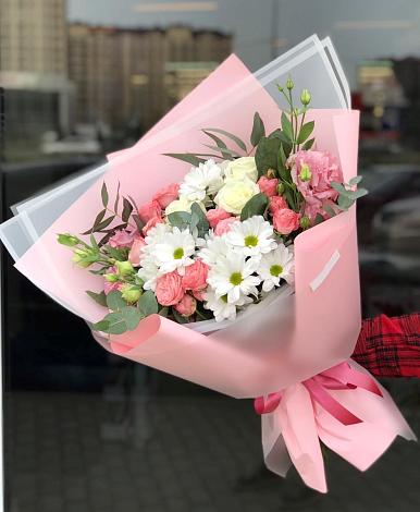 Букет цветов из: Розы, Лизиантусы и Хризантемы в Кабардинской